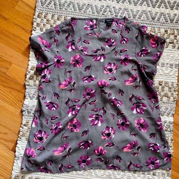 torrid Tops - Women’s Torrid Grey and Pinks Floral Blouse Size 0